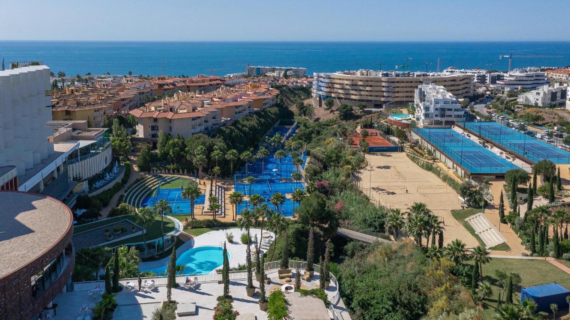 Stylish Luxury With Terrace In Higueron Fuengirola